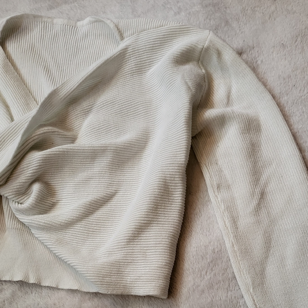 Shein white twist front sweater - Picture 2 of 5